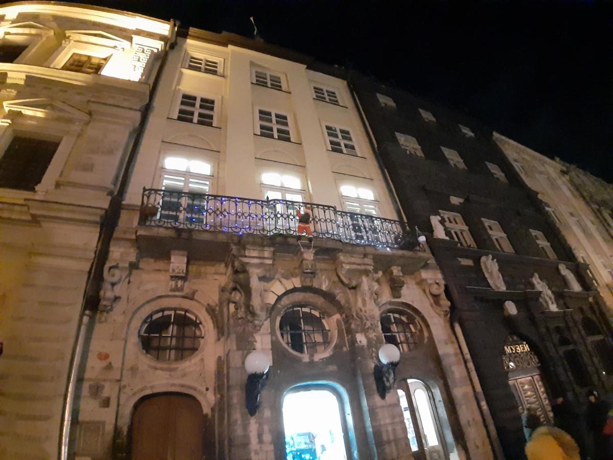 Artrooms -Round Windows Rynok Sq Lviv Exterior photo
