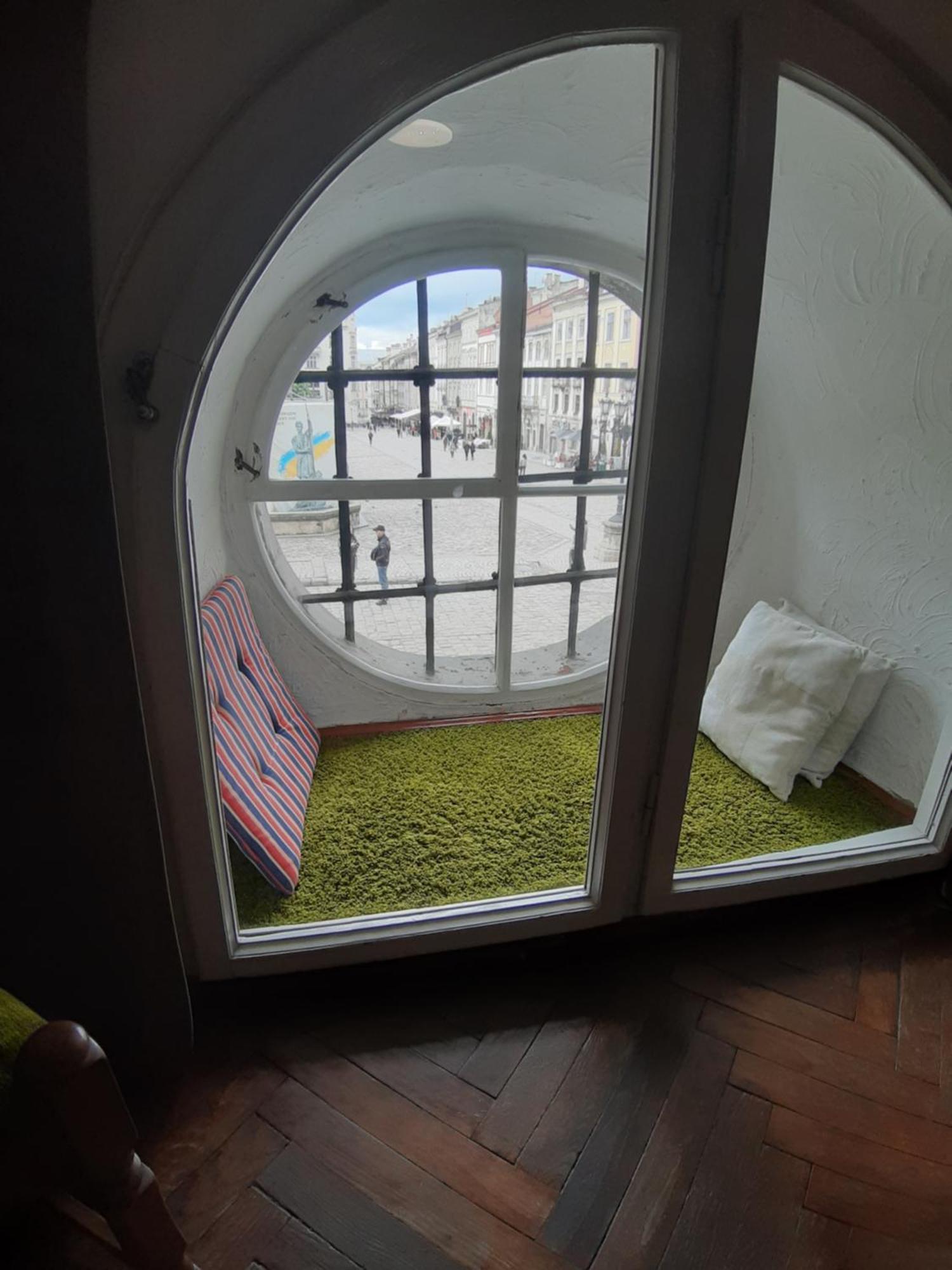 Artrooms -Round Windows Rynok Sq Lviv Exterior photo